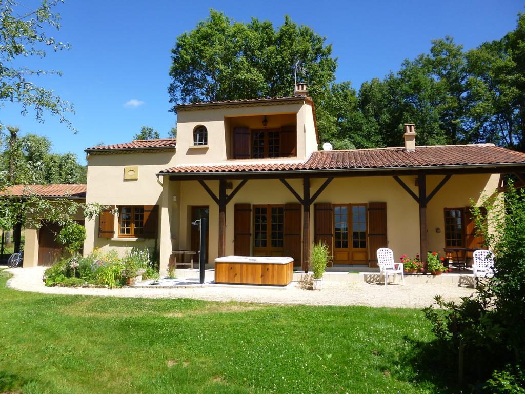 Maison De Vacances Macou 2 Capdrot Exterior photo